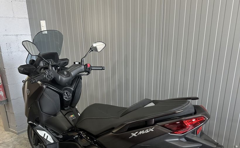 YAMAHA XMAX 300 Tech Max 15