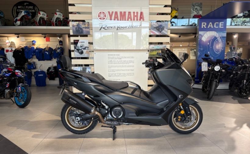 YAMAHA XP T-MAX 560 TECH MAX KAMO OHLINS 141€/MOIS* GTIE 12 MOIS +DE 5750€ D'EQUIPEMENT 0