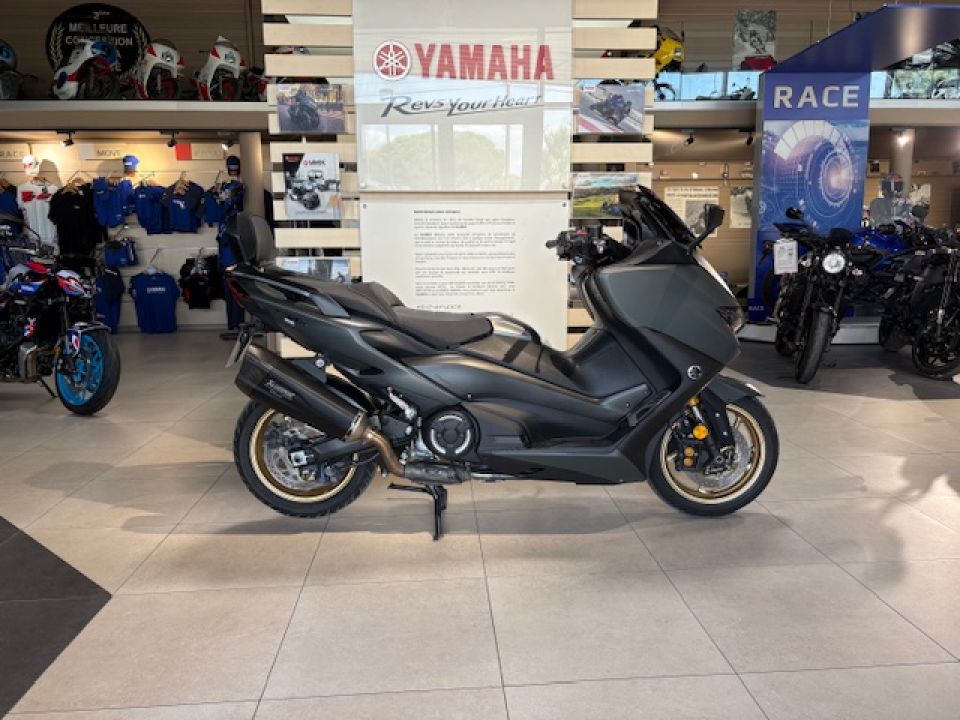 YAMAHA PROMOTION XP T-MAX 560 TECH MAX KAMO OHLINS 141€/MOIS* GTIE 12 MOIS +DE 5750€ D'EQUIPEMENT 0
