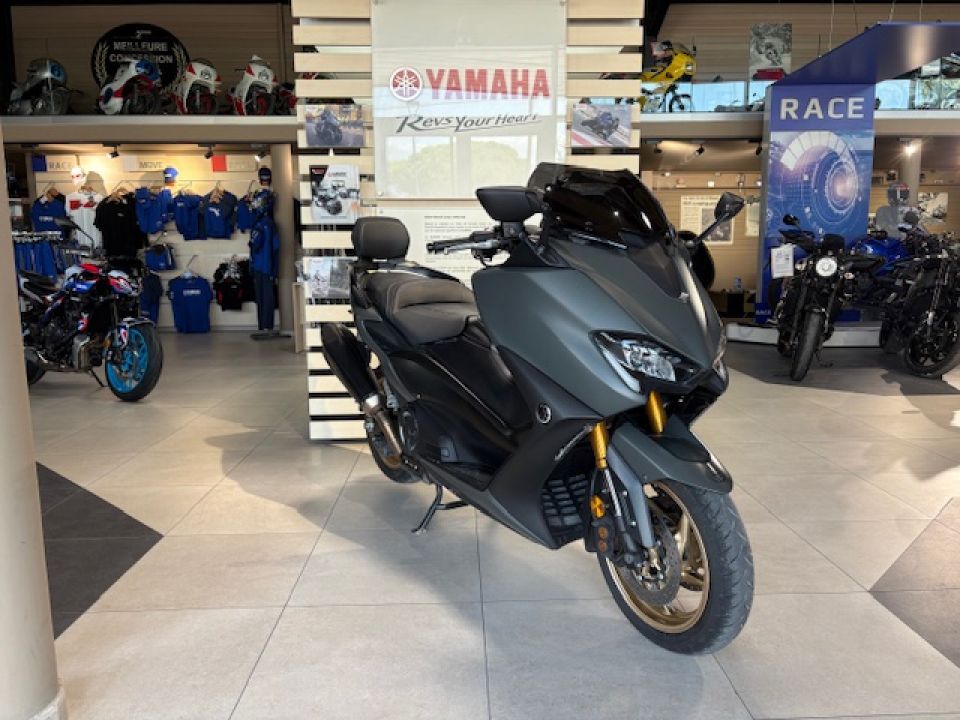YAMAHA PROMOTION XP T-MAX 560 TECH MAX KAMO OHLINS 141€/MOIS* GTIE 12 MOIS +DE 5750€ D'EQUIPEMENT 1