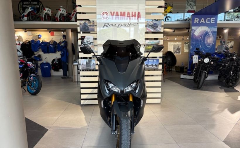 YAMAHA XP T-MAX 560 TECH MAX KAMO OHLINS 141€/MOIS* GTIE 12 MOIS +DE 5750€ D'EQUIPEMENT 2