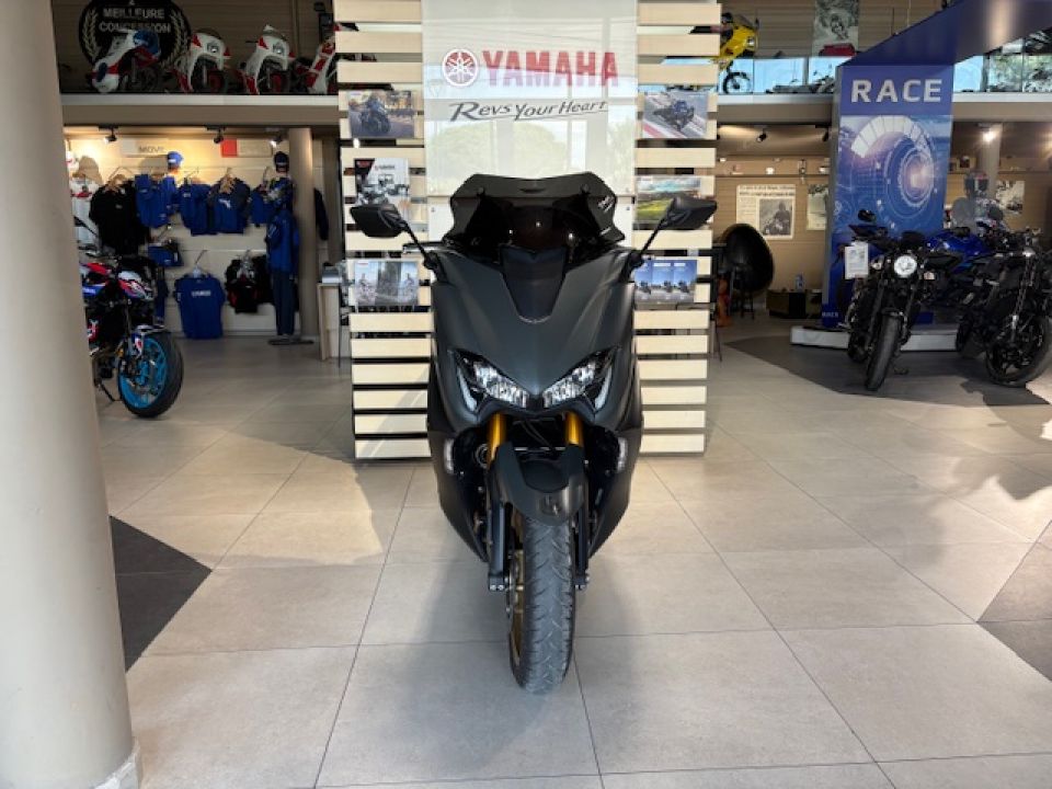YAMAHA PROMOTION XP T-MAX 560 TECH MAX KAMO OHLINS 141€/MOIS* GTIE 12 MOIS +DE 5750€ D'EQUIPEMENT 2