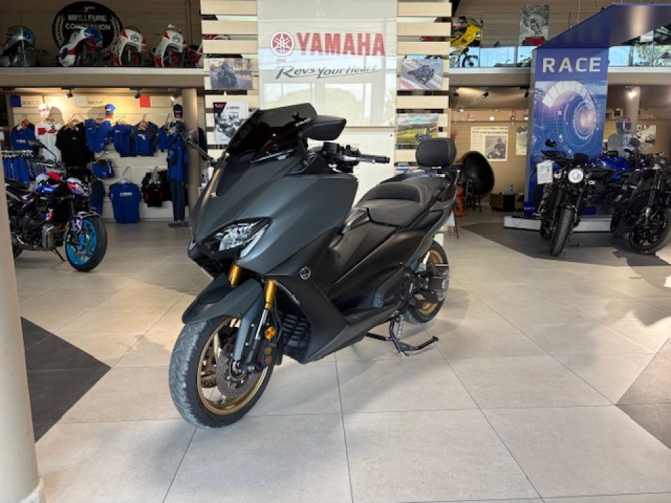 YAMAHA PROMOTION XP T-MAX 560 TECH MAX KAMO OHLINS 141€/MOIS* GTIE 12 MOIS +DE 5750€ D'EQUIPEMENT 3