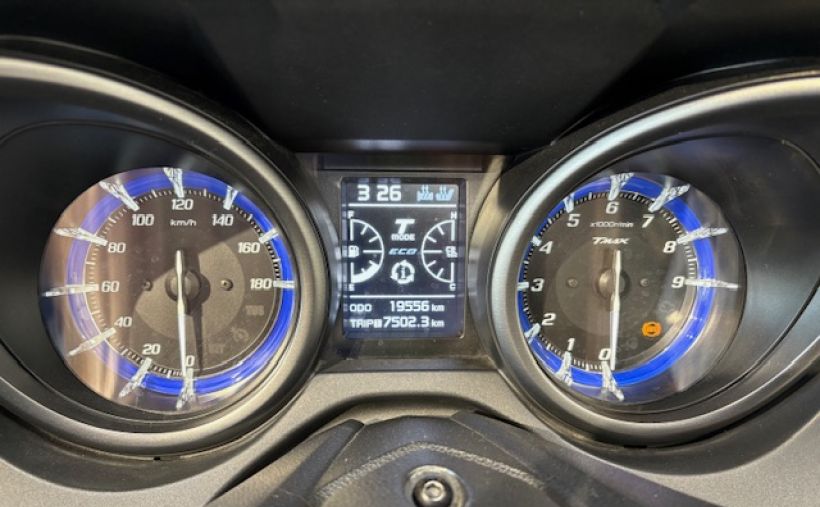 YAMAHA XP T-MAX 560 TECH MAX KAMO OHLINS 141€/MOIS* GTIE 12 MOIS +DE 5750€ D'EQUIPEMENT 5