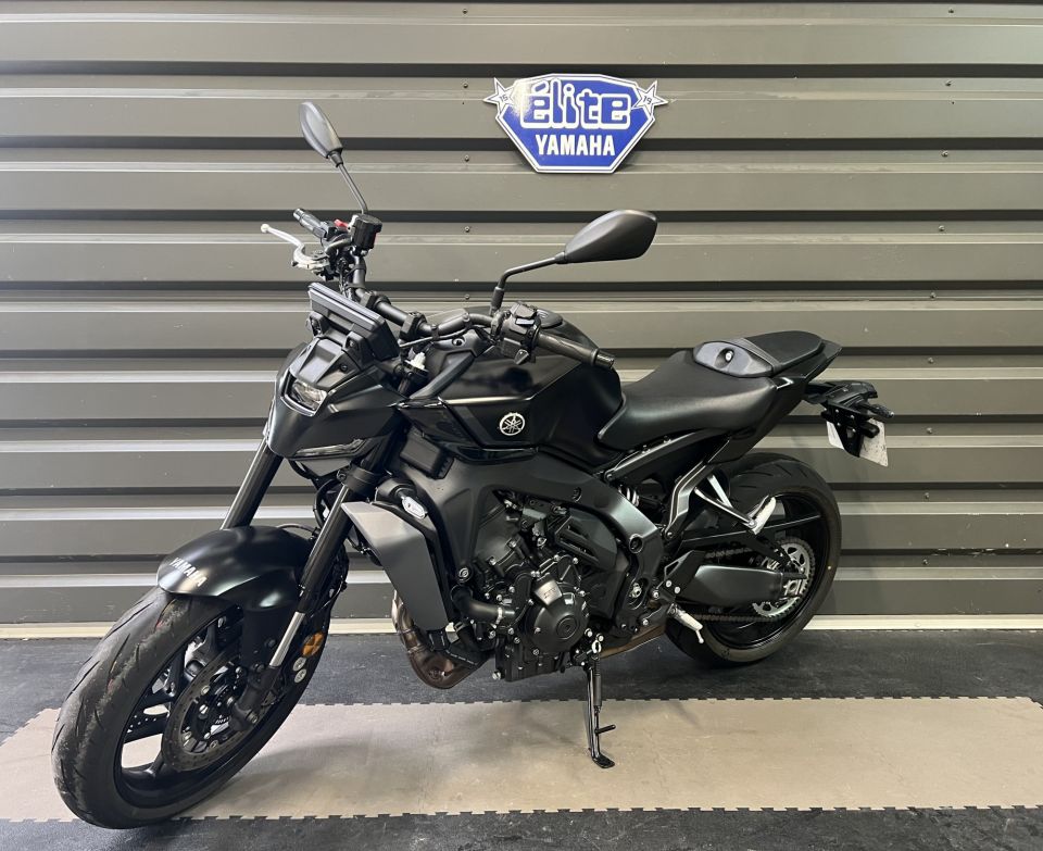YAMAHA MT-09  Y-AMT 3