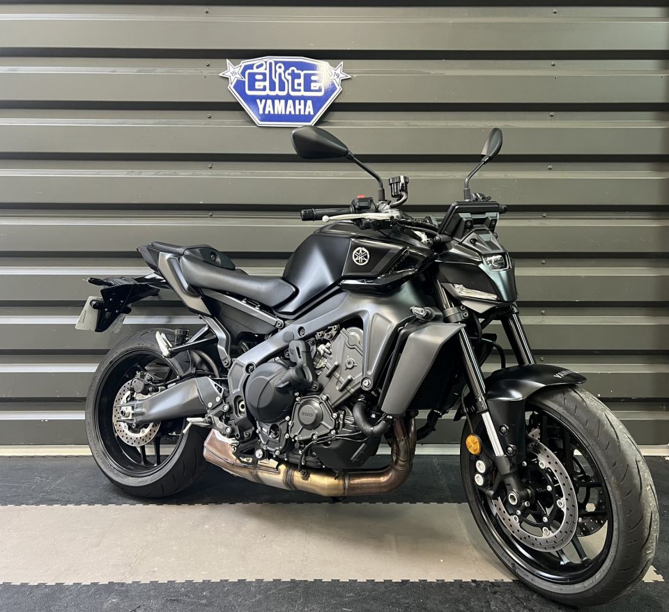 YAMAHA MT-09  Y-AMT 1