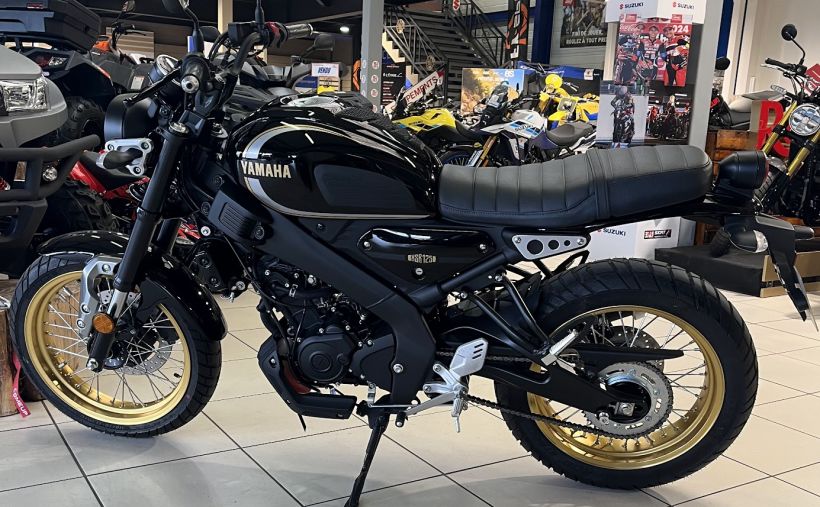 YAMAHA XSR 125 Legacy 1