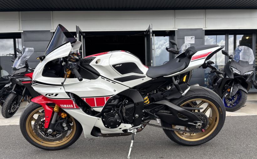 YAMAHA YZF 1000 R1 60TH 2