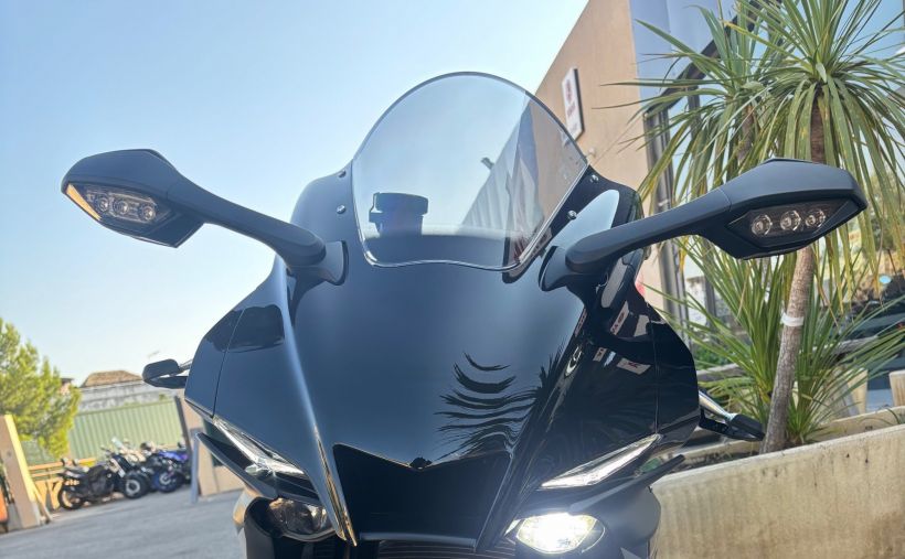 YAMAHA YZF 1000 R1 1