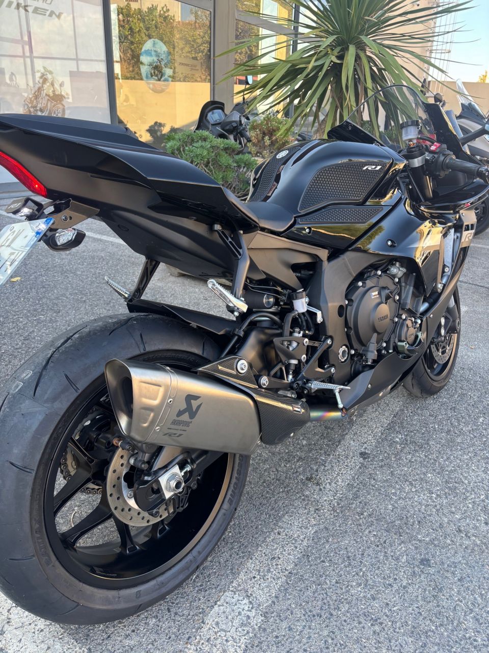 YAMAHA YZF 1000 R1 2