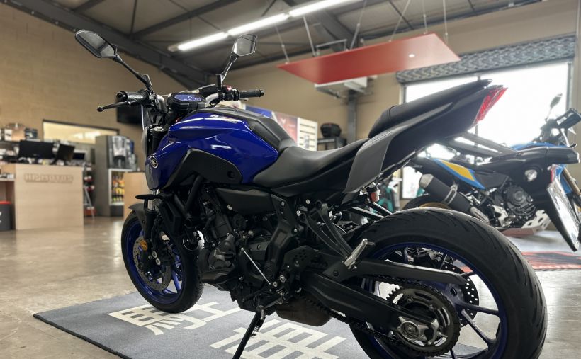 YAMAHA MT-07 6