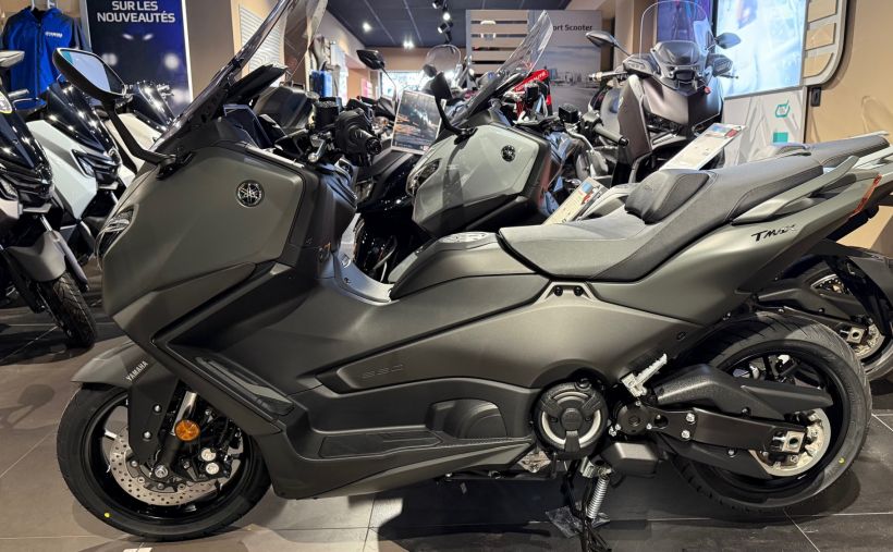 YAMAHA XP T-MAX 560 0