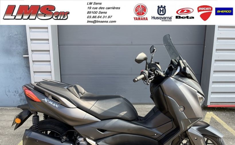 YAMAHA XMAX 300 0