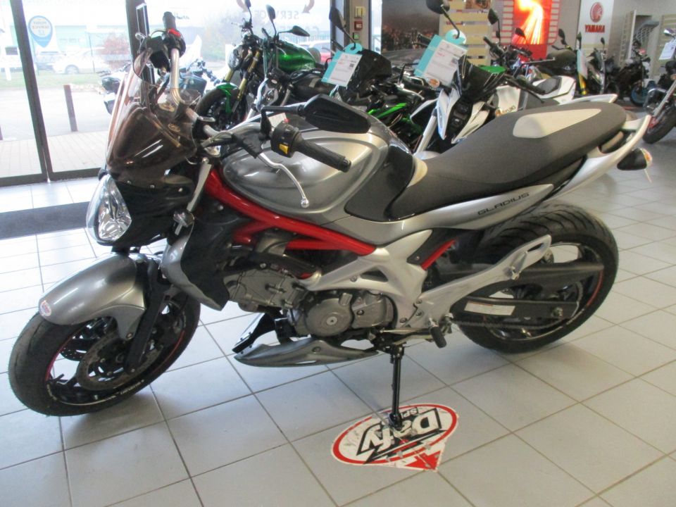 SUZUKI GLADIUS 650 0