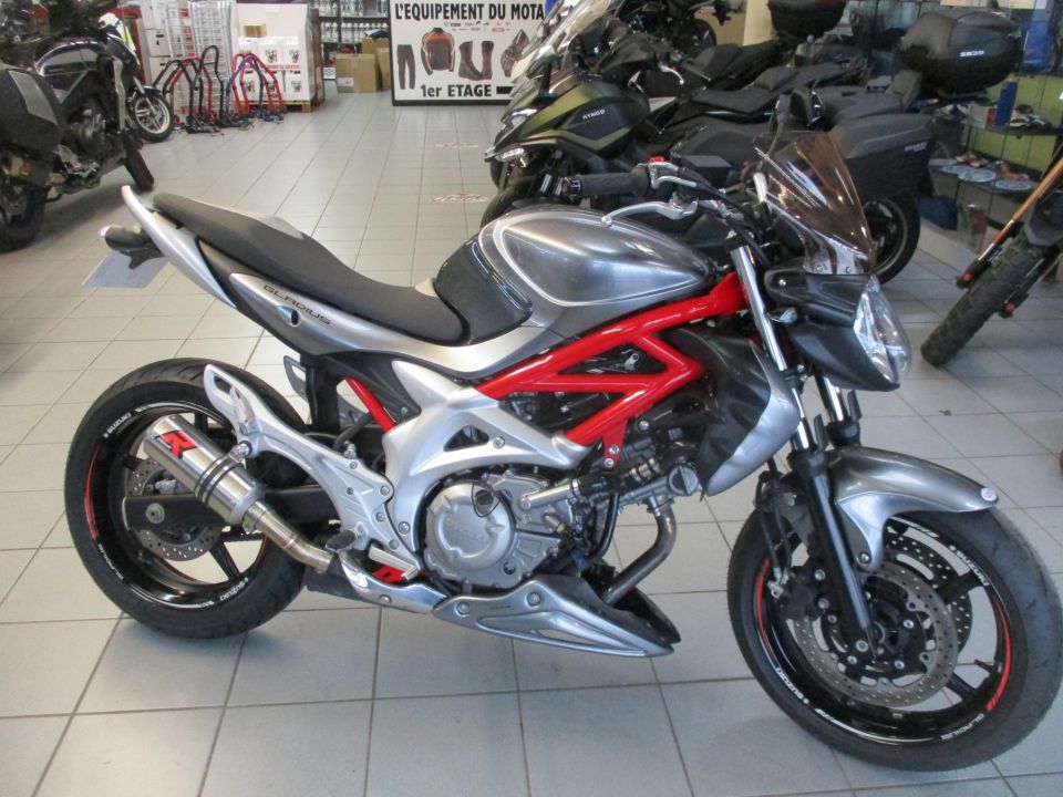 SUZUKI GLADIUS 650 10