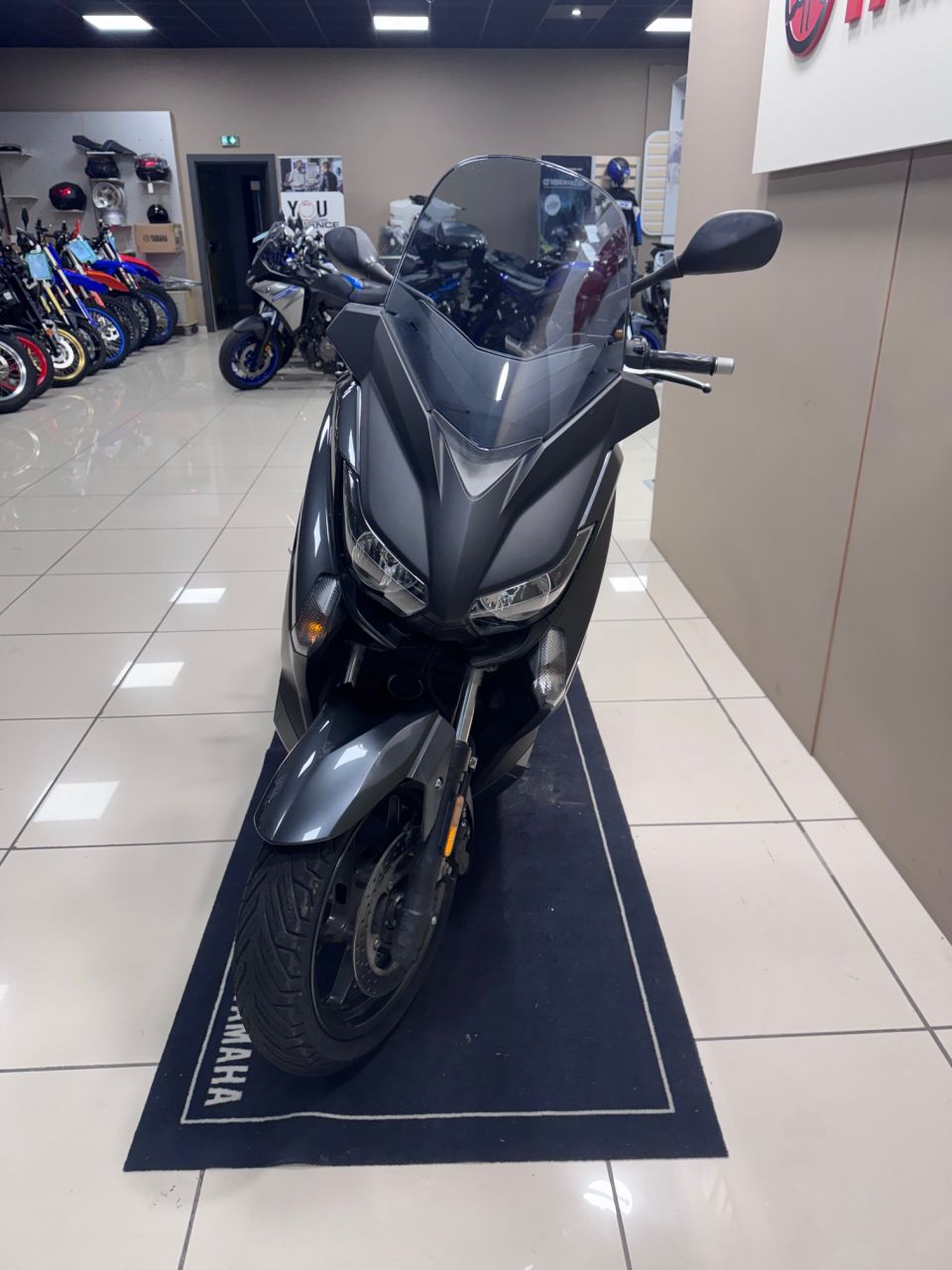 YAMAHA XMAX 125 6