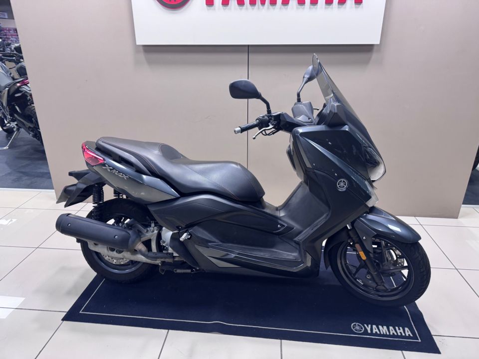 YAMAHA XMAX 125 8