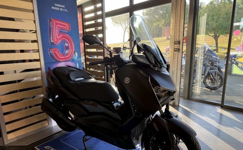 YAMAHA XMAX 300 Tech Max 3