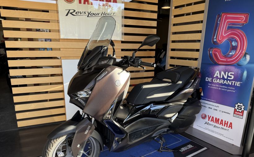 YAMAHA XMAX 300 Tech Max 0