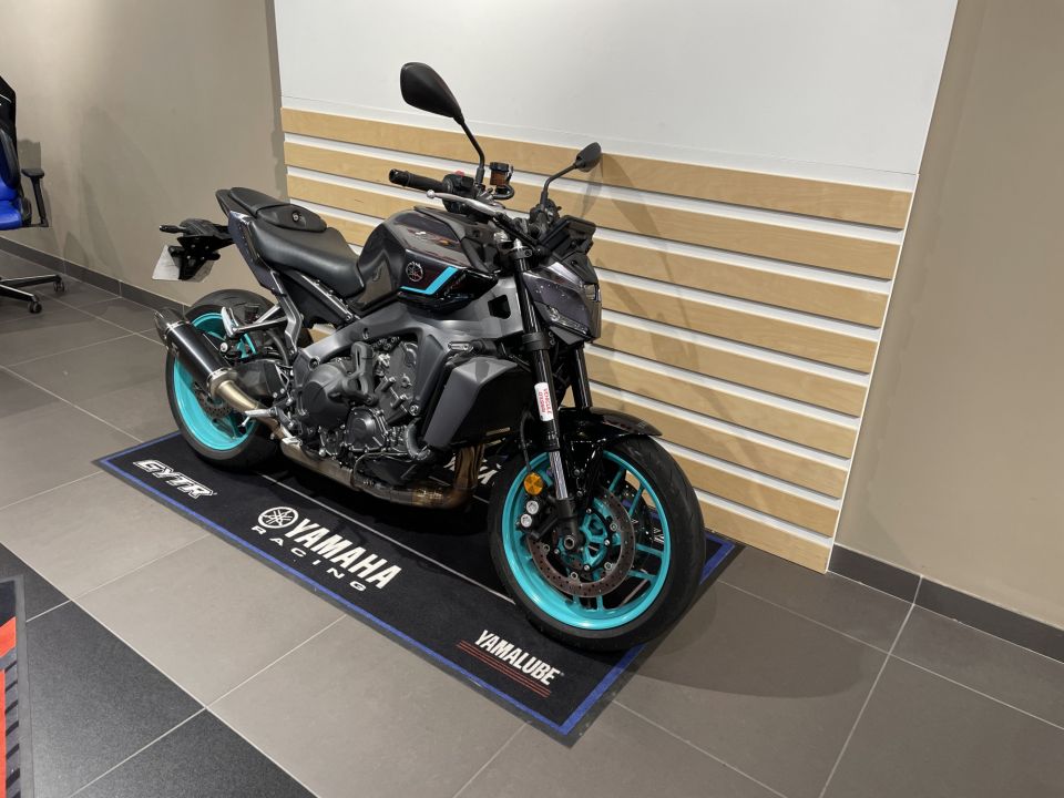 YAMAHA MT-09  Y-AMT 1