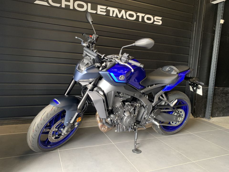 YAMAHA MT-09 4