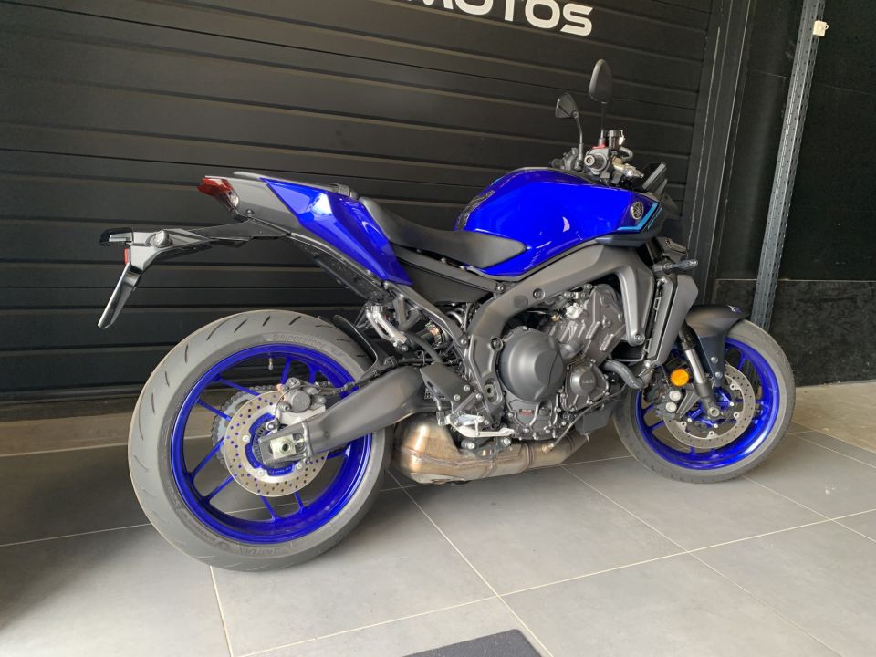 YAMAHA MT-09 12