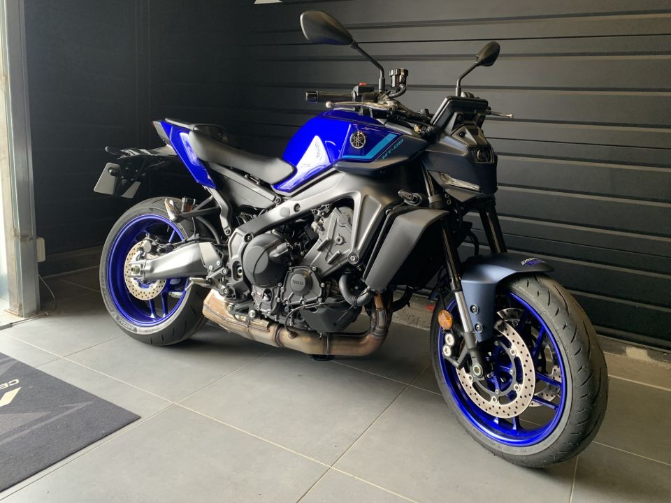 YAMAHA MT-09 16