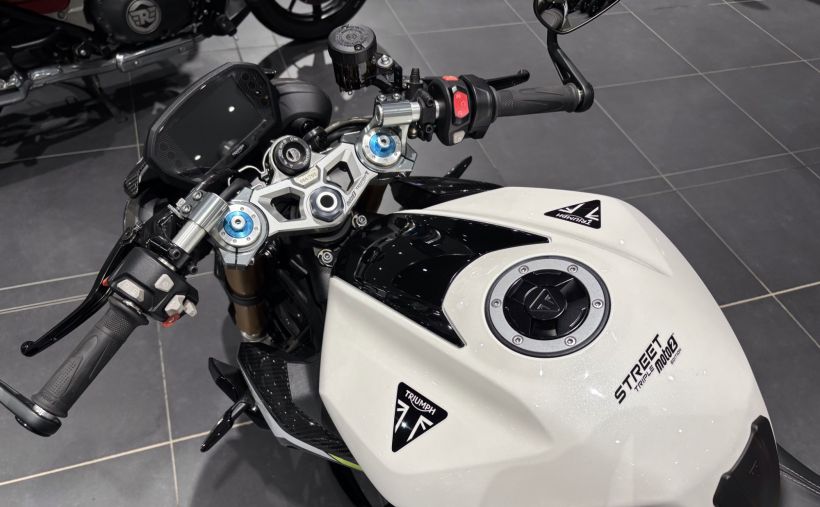 TRIUMPH STREET TRIPLE 765 10