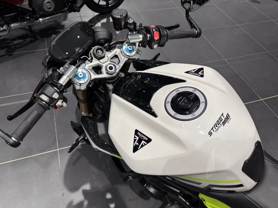 TRIUMPH STREET TRIPLE 765 10