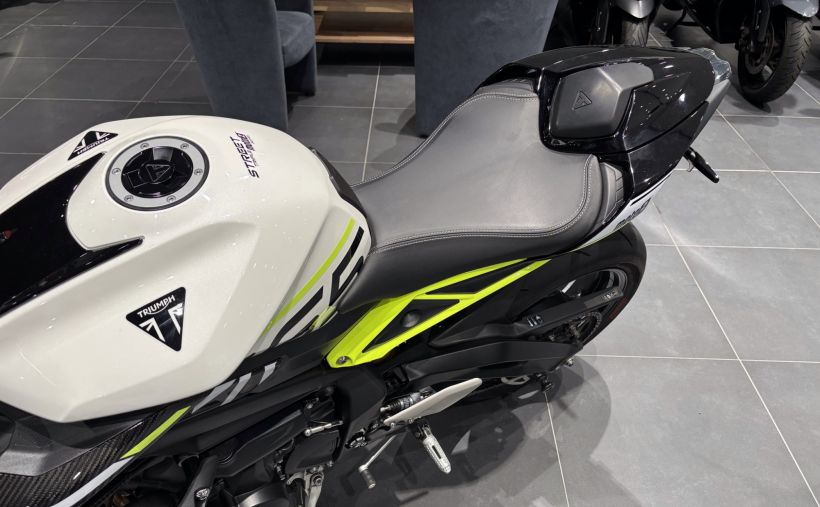 TRIUMPH STREET TRIPLE 765 15