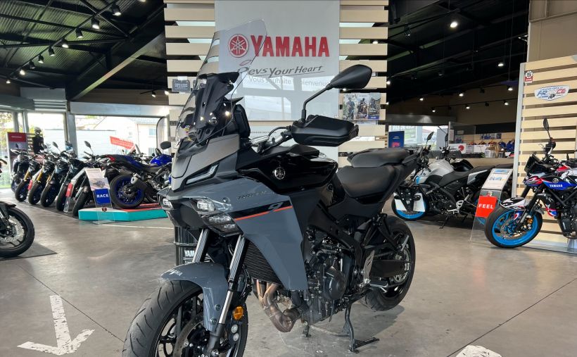 YAMAHA TRACER 9 8