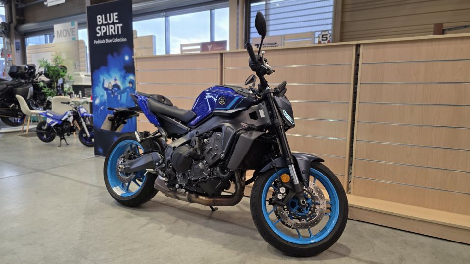 YAMAHA MT-09  Y-AMT 1