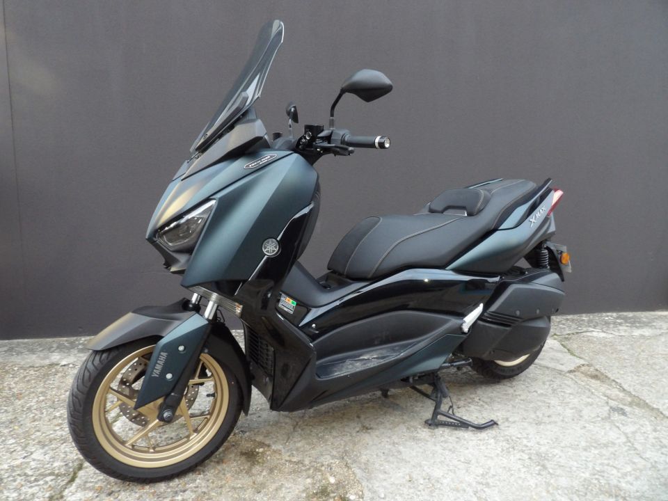 YAMAHA XMAX 300 Tech Max 6