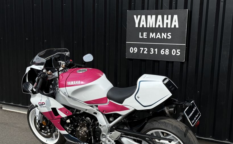 YAMAHA XSR 900 GP 4