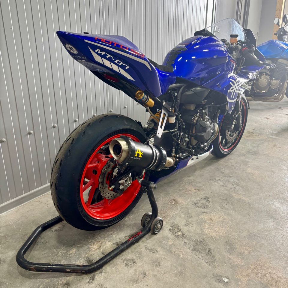 YAMAHA MT-07 6