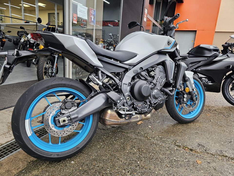 YAMAHA MT-09  Y-AMT 8