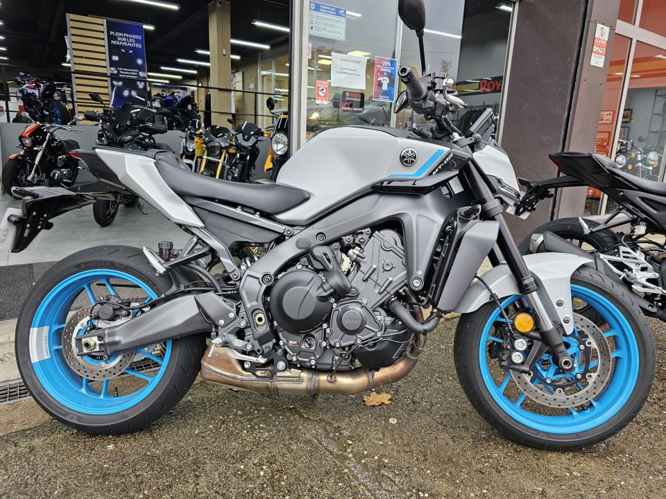 YAMAHA MT-09  Y-AMT 0