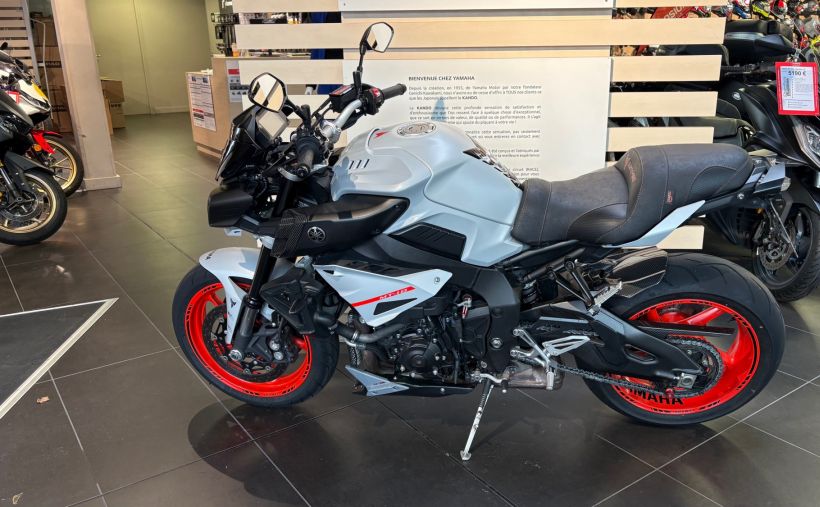 YAMAHA MT-10 3