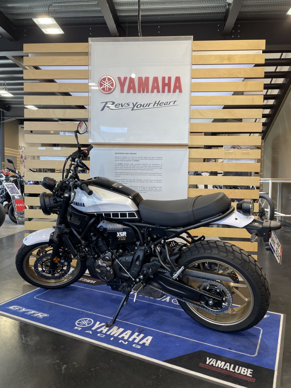 YAMAHA XSR 700 LEGACY 1