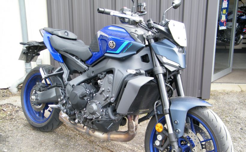 YAMAHA MT-09 4