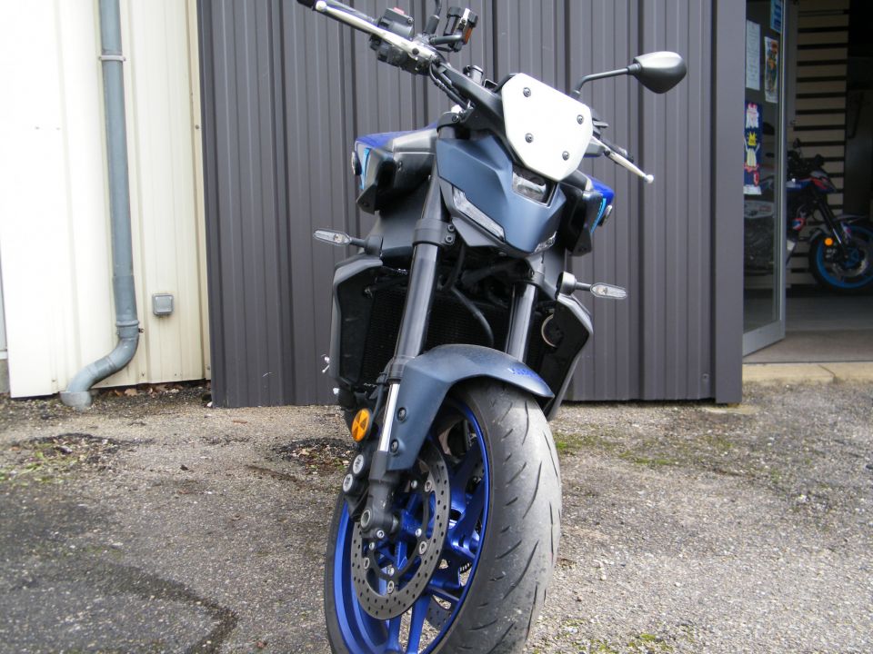 YAMAHA MT-09 8