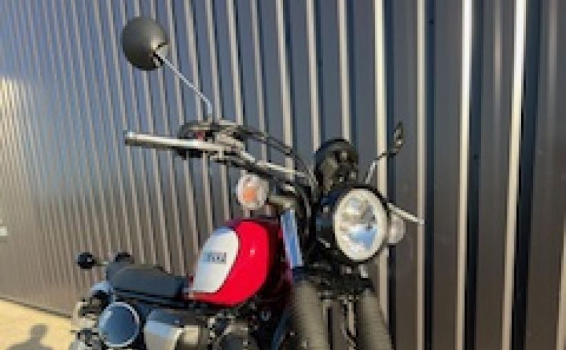 YAMAHA SCR 950 1