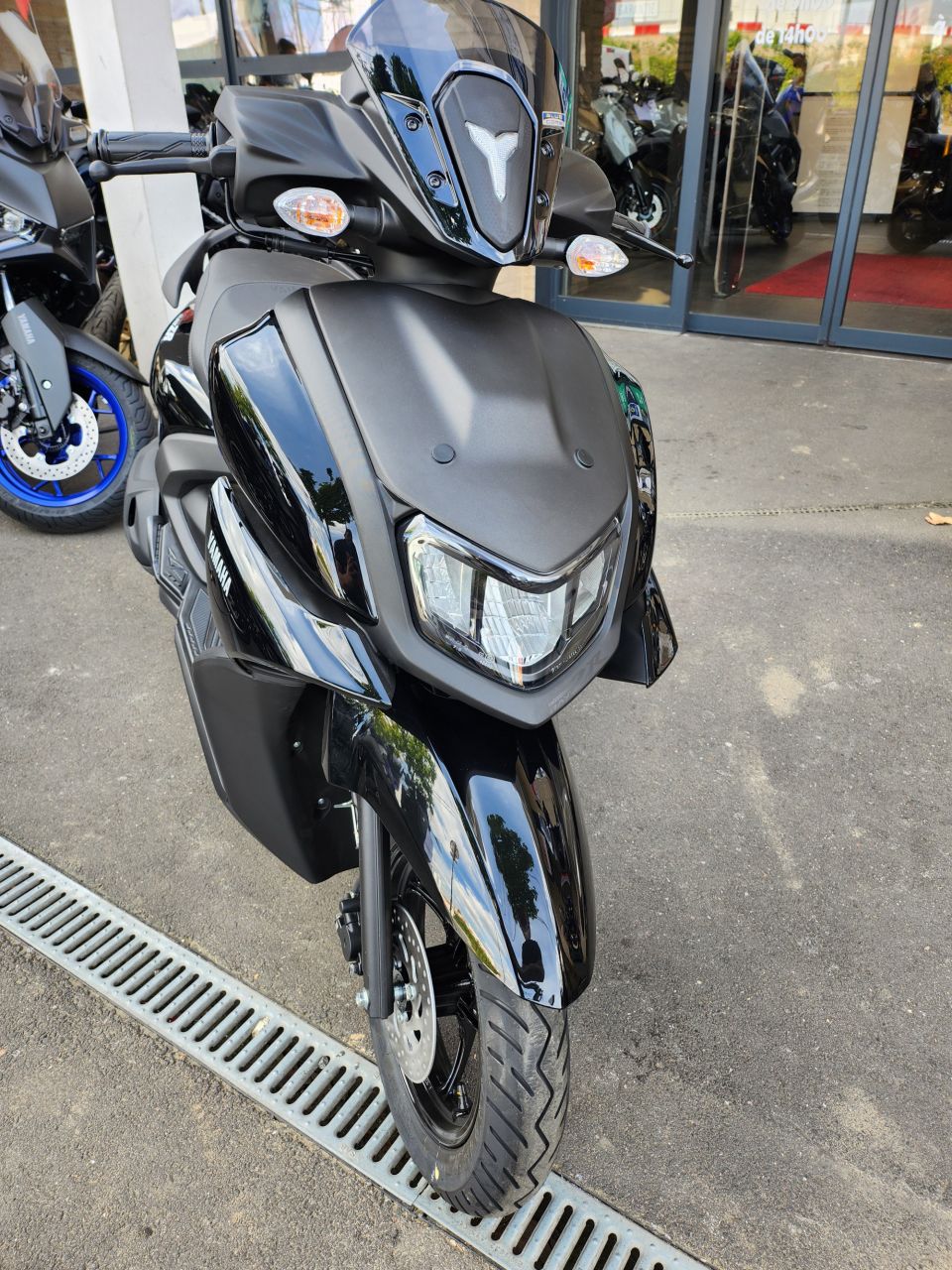 YAMAHA RayZR 125 1