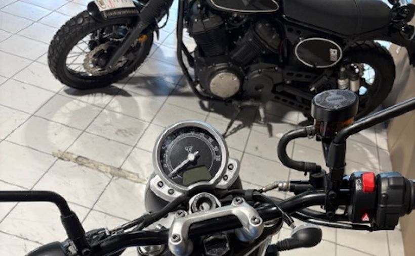 TRIUMPH STREET TWIN  900 2