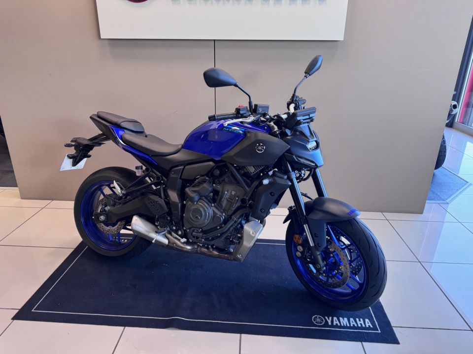 YAMAHA MT-07 Y-AMT 8