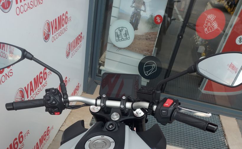 YAMAHA MT-07 Y-AMT 3