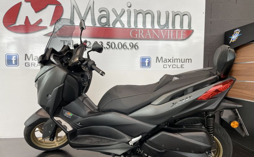 YAMAHA XMAX 300 Tech Max 12