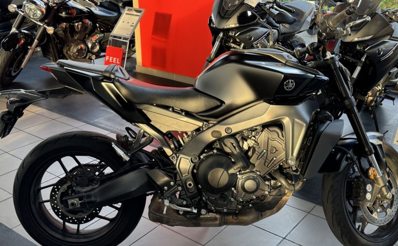 YAMAHA MT-09 1