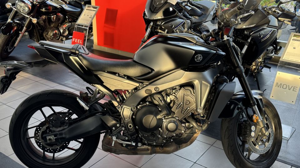YAMAHA MT-09 1