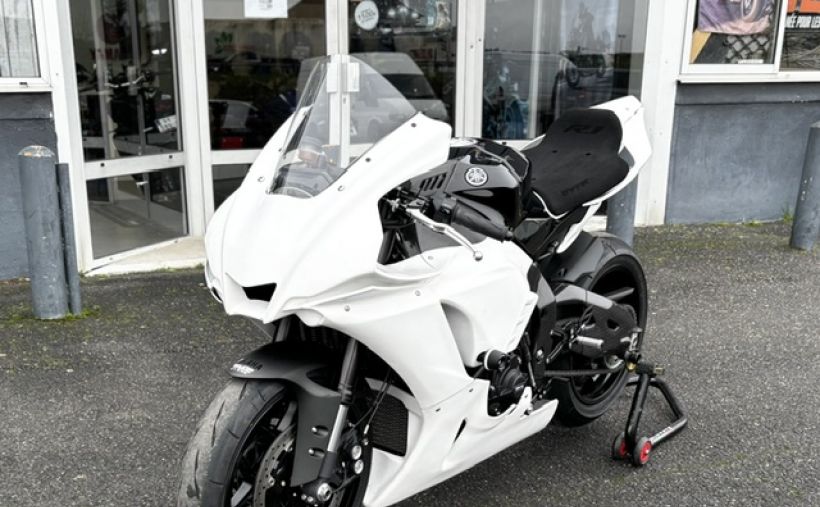 YAMAHA YZF 1000 R1 0